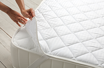 Наматрасник-чехол стеганый САТИН на&nbsp;резинках