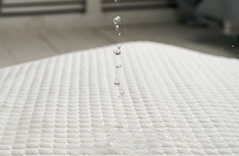 Наматрасник-чехол влагостойкий ЭЛЕГАНТЕ на&nbsp;резинках